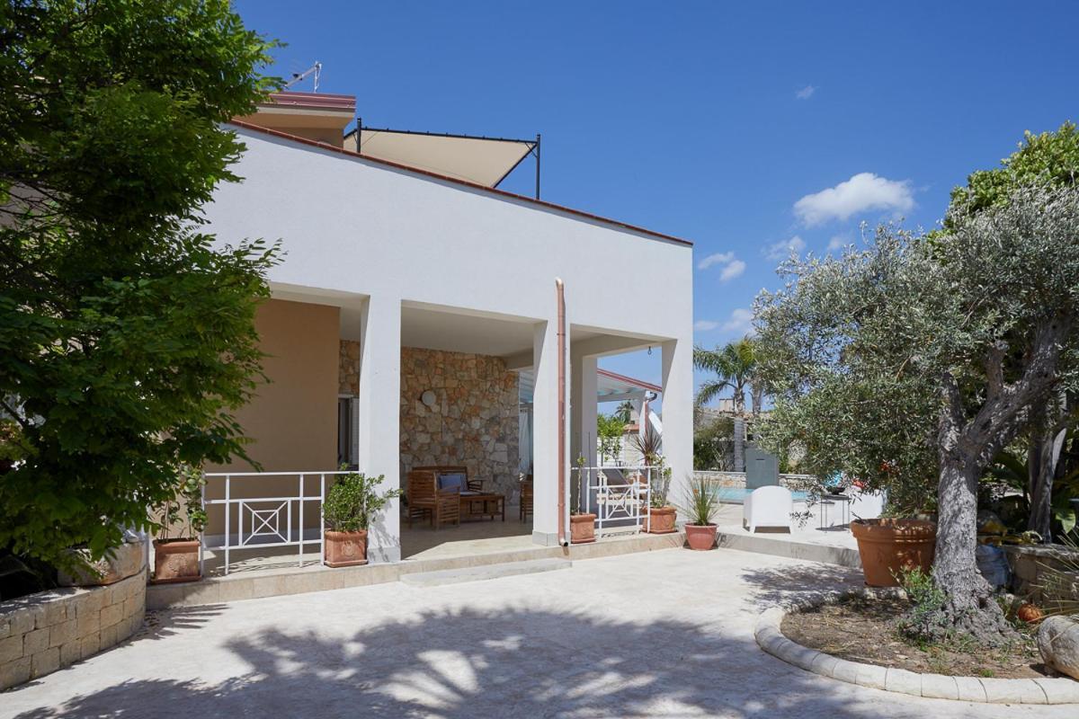 Villa Zamia Con Piscina サンタ・マリア・デル・フォカッロ エクステリア 写真