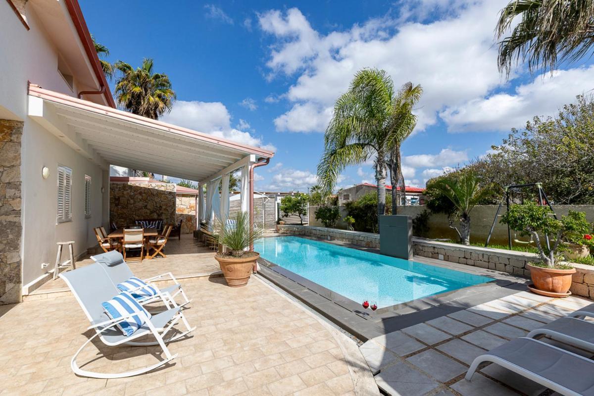 Villa Zamia Con Piscina サンタ・マリア・デル・フォカッロ エクステリア 写真