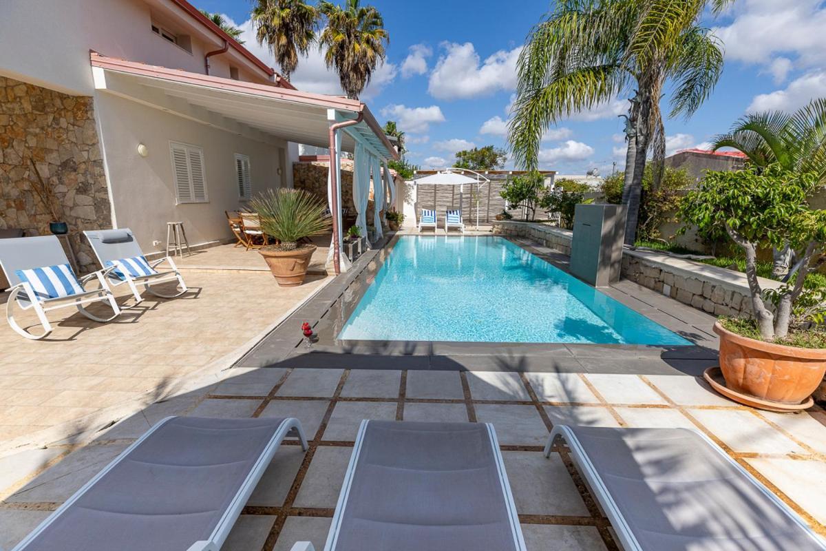 Villa Zamia Con Piscina サンタ・マリア・デル・フォカッロ エクステリア 写真