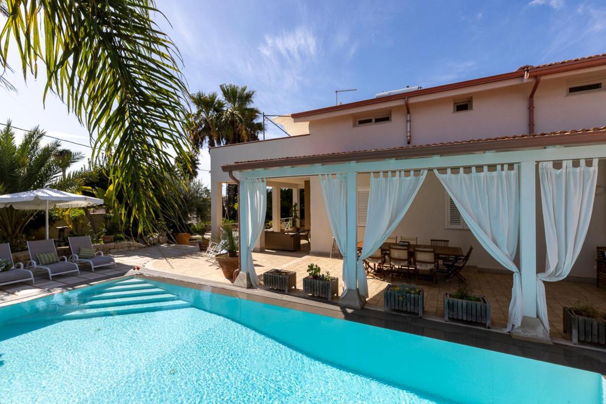 Villa Zamia Con Piscina サンタ・マリア・デル・フォカッロ エクステリア 写真