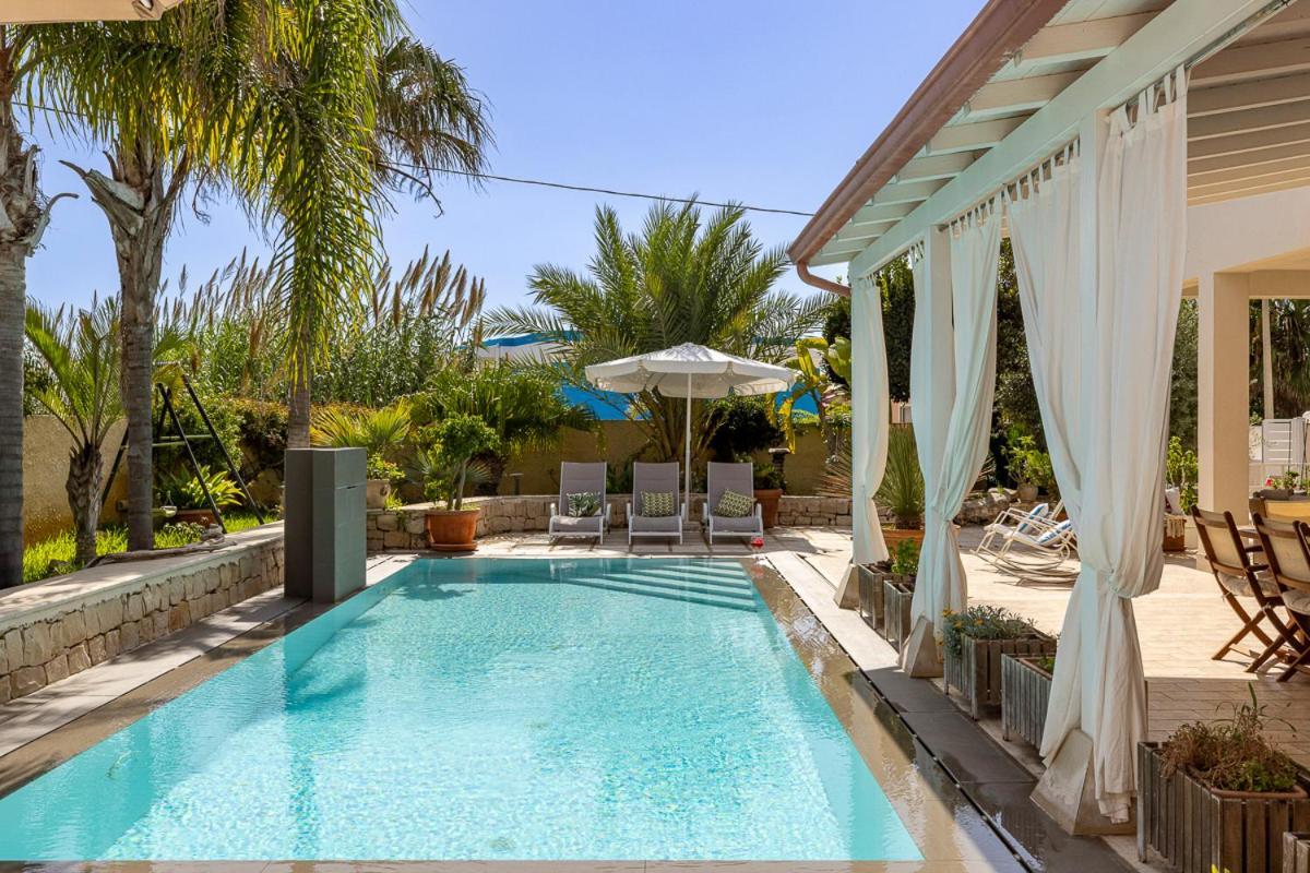 Villa Zamia Con Piscina サンタ・マリア・デル・フォカッロ エクステリア 写真