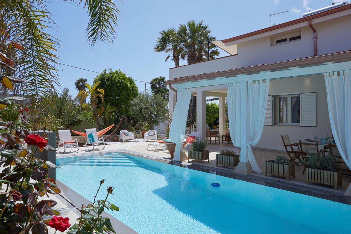 Villa Zamia Con Piscina サンタ・マリア・デル・フォカッロ エクステリア 写真