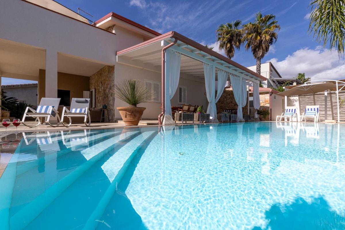Villa Zamia Con Piscina サンタ・マリア・デル・フォカッロ エクステリア 写真