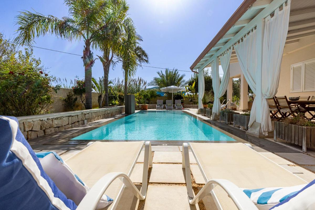 Villa Zamia Con Piscina サンタ・マリア・デル・フォカッロ エクステリア 写真